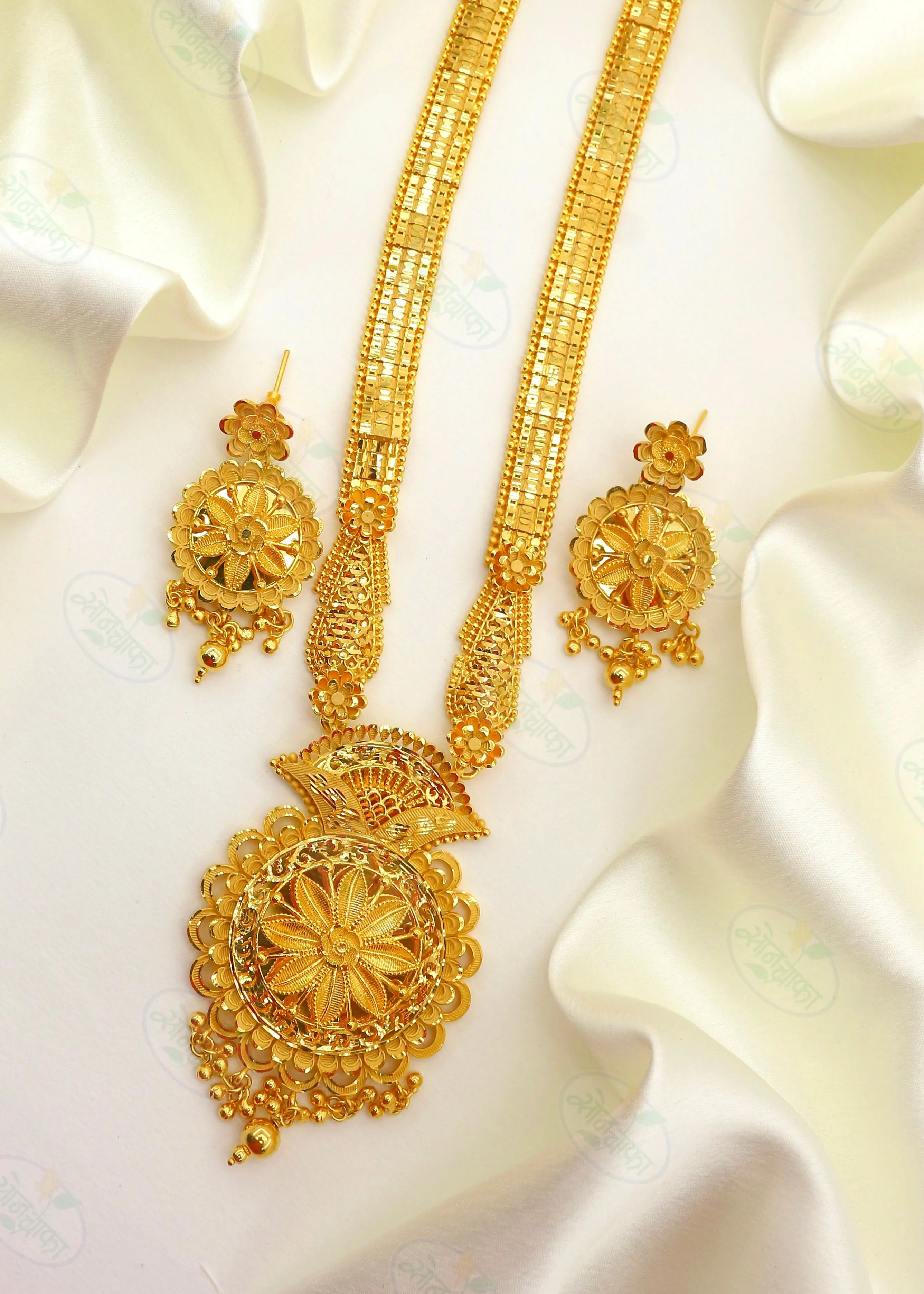 BLOSSOM GOLD PLATED NECKLACE