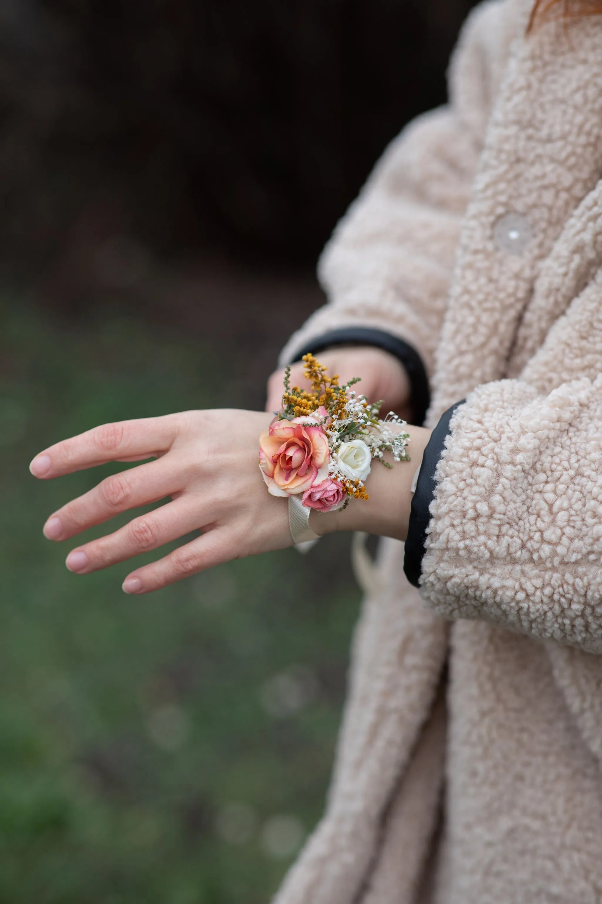 Peach flower bracelets Bridesmaid bracelets Coral wedding wrist corsage Magaela Pastel bracelet for bride Jewellery Wedding flower bracelet