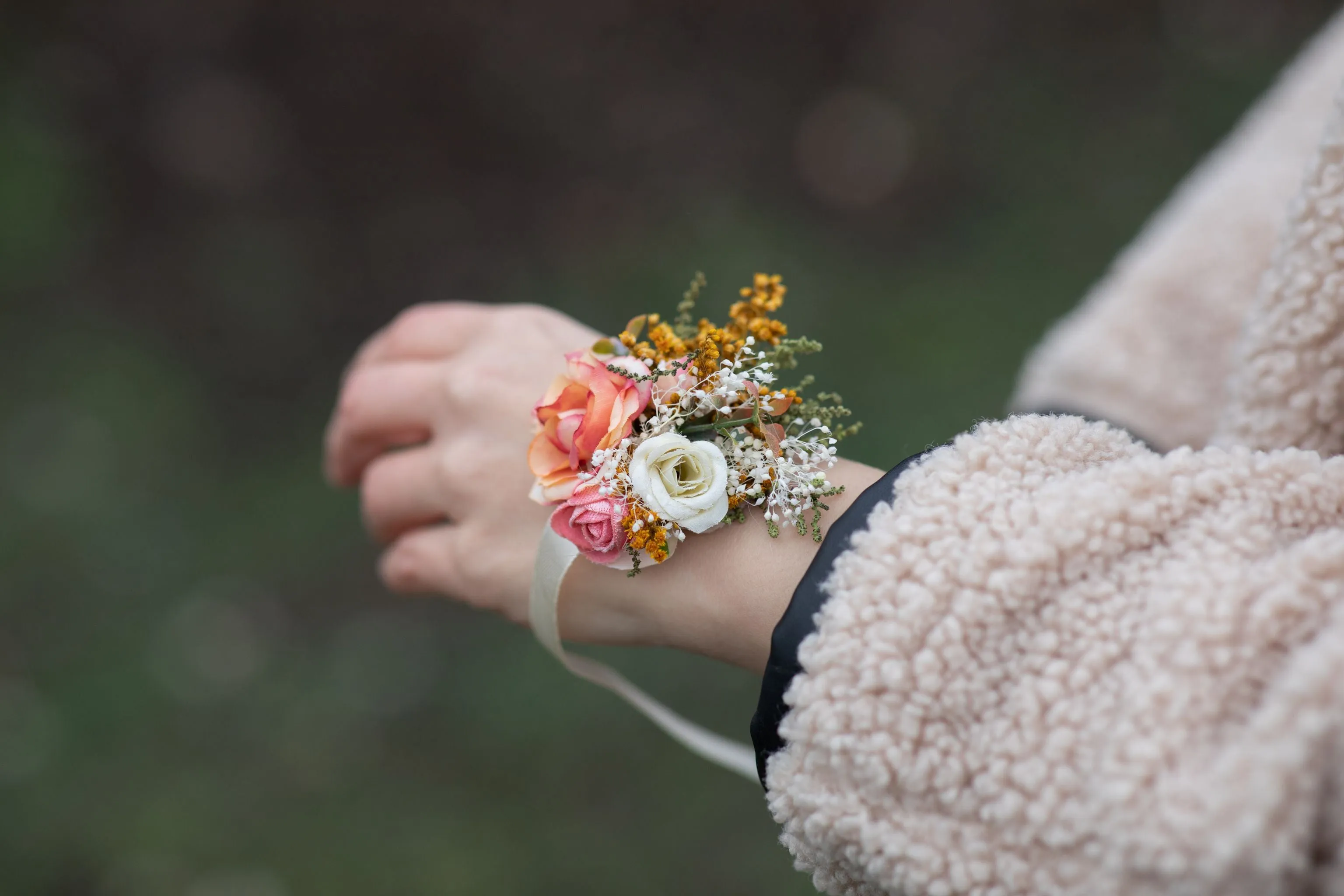 Peach flower bracelets Bridesmaid bracelets Coral wedding wrist corsage Magaela Pastel bracelet for bride Jewellery Wedding flower bracelet