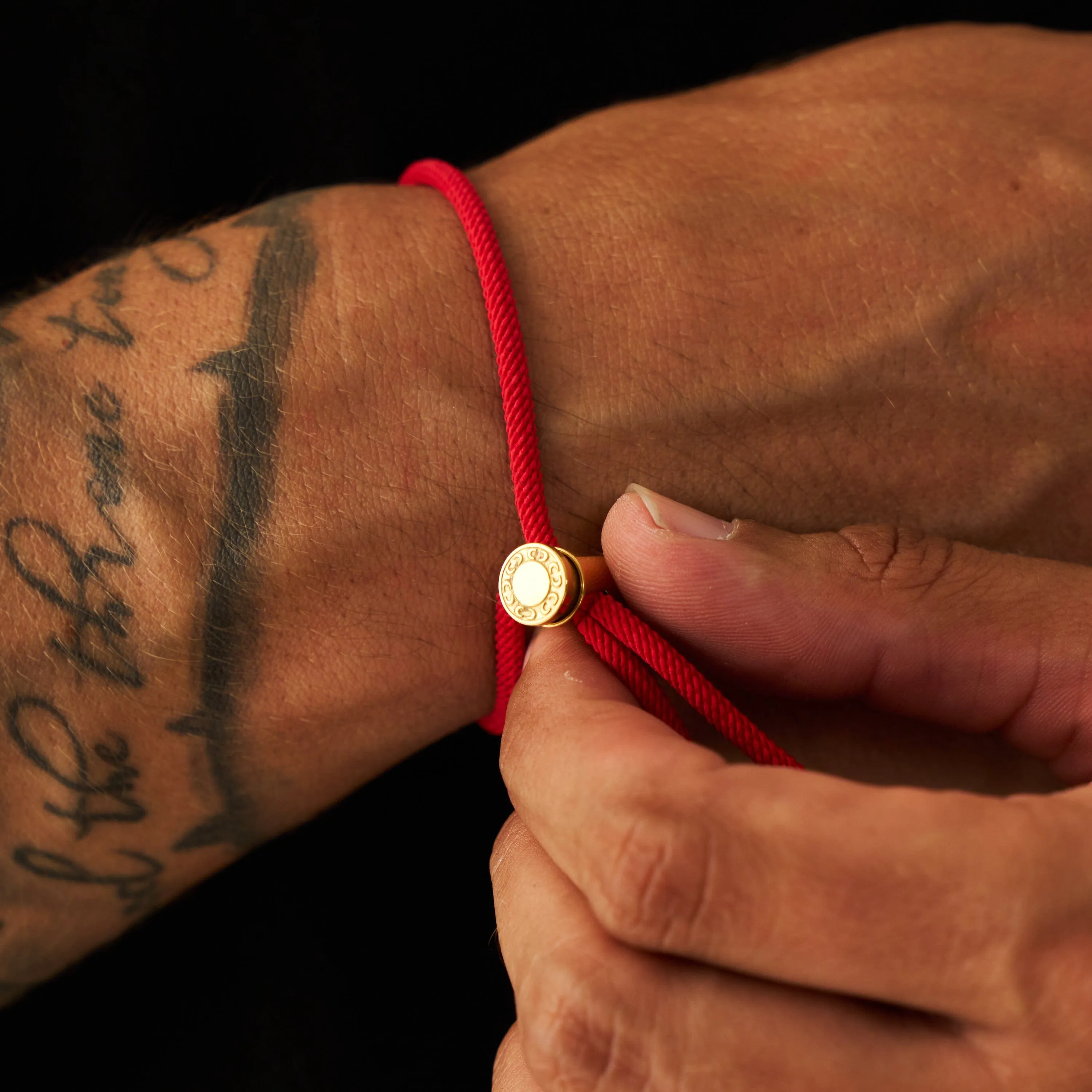 Red Cord Toggle Bracelet (Gold)